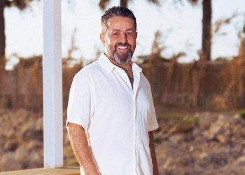 الجمهور يغني مع ايلي العليا بحفل استثنائي