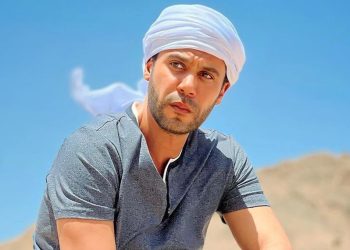 محمد إمام يشوق الجمهور لفيلمه الجديد اللعب مع العيال