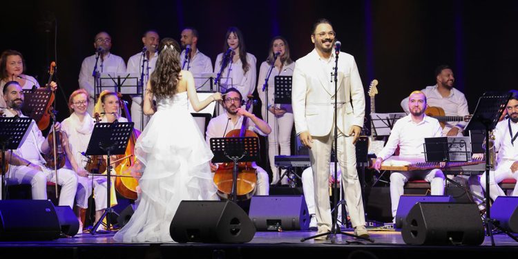 رامي عياش يطرب الجمهور بحفل ناجح في باريس 1 رامي عياش يطرب الجمهور بحفل ناجح في باريس