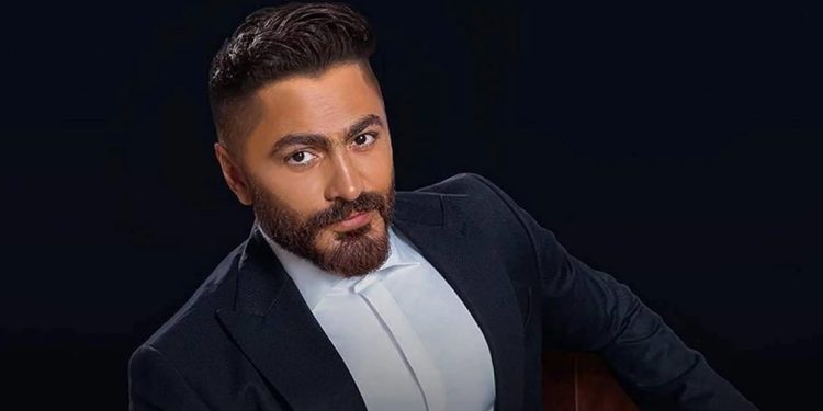 تامر حسني يتكفل بعلاج منتج مصري بخطوة إنسانية