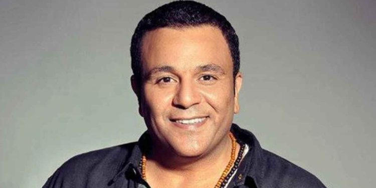 محمد فؤاد يسافر الى المانيا للعلاج بعد اصابته بشلل في الوجه 1 محمد فؤاد يسافر الى المانيا للعلاج بعد اصابته بشلل في الوجه