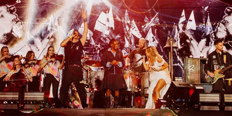 إليانا تشارك مع فرقة Coldplay العالمية بأغنية We Pray من ألبومهم الجديد 1 إليانا تشارك مع فرقة Coldplay العالمية بأغنية We Pray من ألبومهم الجديد