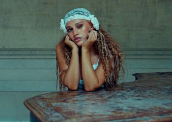 إليانا تصدر فيديو كليب أغنية كن نفسك
