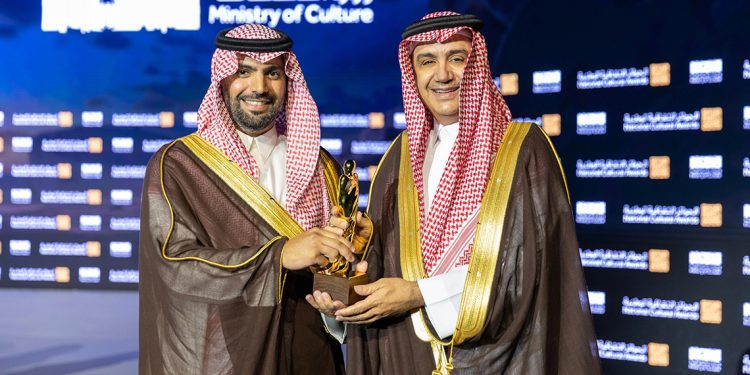 رئيس مجلس إدارة مجموعة MBC وليد بن ابراهيم آل ابراهيم يفوز بجائزة المؤسسات الثقافية الربحية 1 رئيس مجلس إدارة مجموعة MBC وليد بن ابراهيم آل ابراهيم يفوز بجائزة المؤسسات الثقافية الربحية