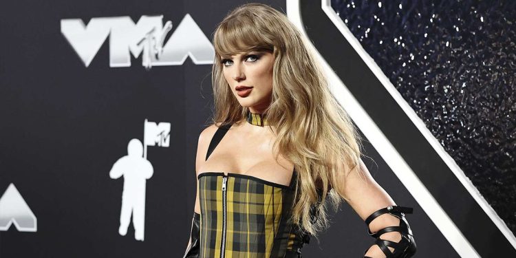 بالفيديو أبرز الفائزين ومقتطفات من حفل توزيع جوائز Mtv Vmas 1 بالفيديو أبرز الفائزين ومقتطفات من حفل توزيع جوائز Mtv Vmas