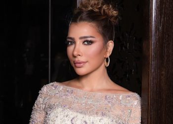 أصالة تطرب الجمهور في عمان ودموعها تخونها على المسرح