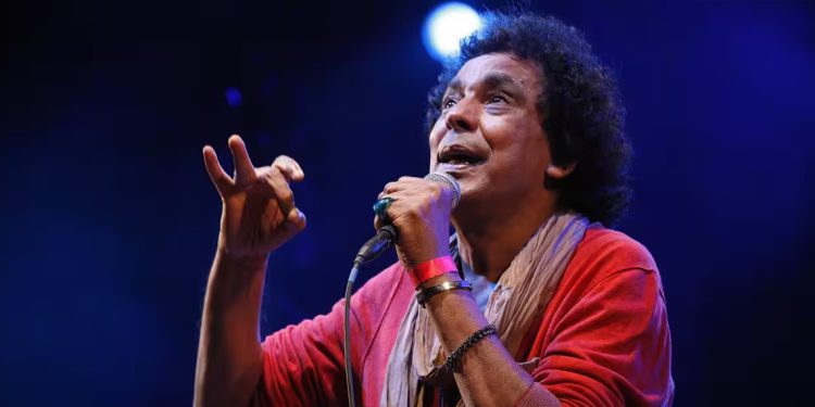 أنباء متضاربة حول حالة محمد منير الصحية 1 أنباء متضاربة حول حالة محمد منير الصحية