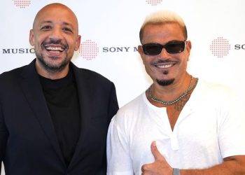 عمرو دياب يحذف جميع منشوراته ويعلن عن شراكة حصرية لعرض أعماله