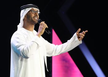 فايز السعيد يقدم أغنية زايد وراشد على مسرح إكس فاكتور في عيد الاتحاد