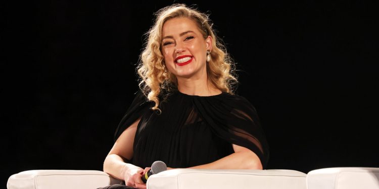 بعد عامين من انفصالها عن جوني ديب أمبر هيرد تعلن عن حملها 1 بعد عامين من انفصالها عن جوني ديب أمبر هيرد تعلن عن حملها