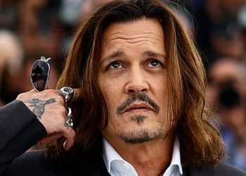 منتحل شخصية جوني ديب يخدعه معجبيه بآلاف الدولارات