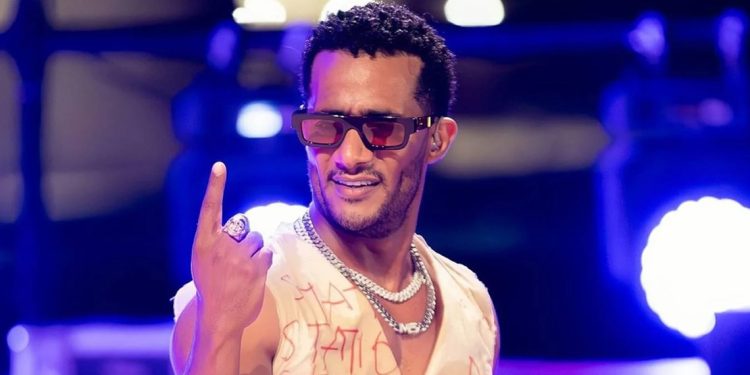 محمد رمضان يكشف حقيقة سقوطه عن المسرح بتعليق ساخر