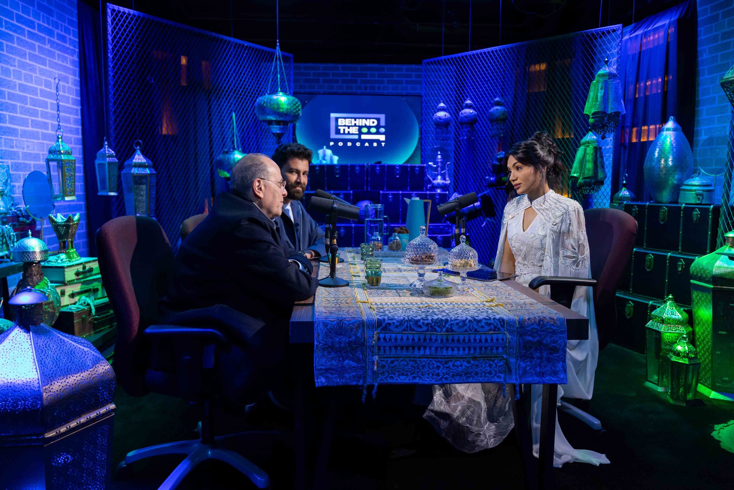 4 SHAHID BEHIND THE SHEEN WITH LUBNA ABDEL AZIZ SADEK AL SABBAH AND MOATASEM ALNAHAR scaled