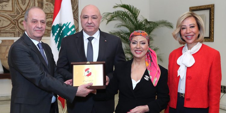 رئيس الجمهورية اللبنانية يكرم الإعلامية هدى شديد
