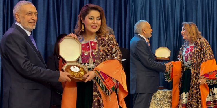 تكريم الإعلامية جيهان الطائي بجائزة صوت المرأة الحر 1 تكريم الإعلامية جيهان الطائي بجائزة صوت المرأة الحر