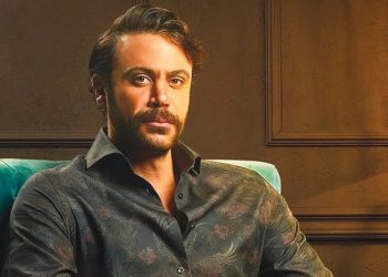 بالصور محمد إمام يخطف الأنظار بأول ظهور مع ابنتيه