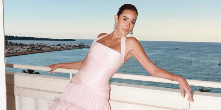 أمينة خليل تفاجئ جمهورها.. عروس في الساعات المقبلة 1 أمينة خليل تفاجئ جمهورها.. عروس في الساعات المقبلة