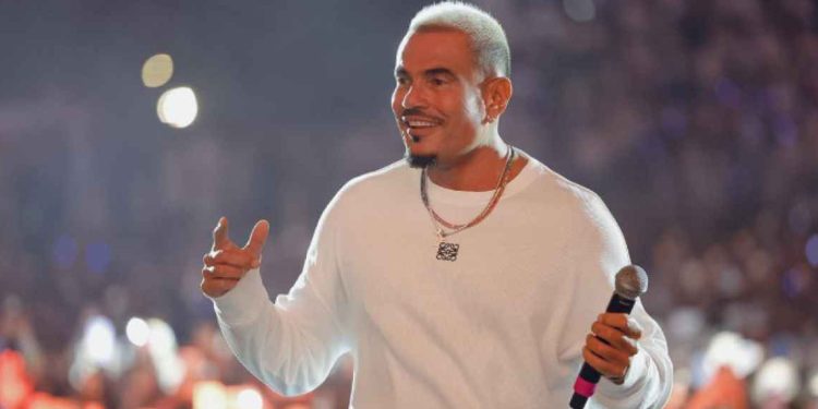 عمرو دياب يفاجئ جمهوره بألبوم جديد في هذا الموعد 1 عمرو دياب يفاجئ جمهوره بألبوم جديد في هذا الموعد