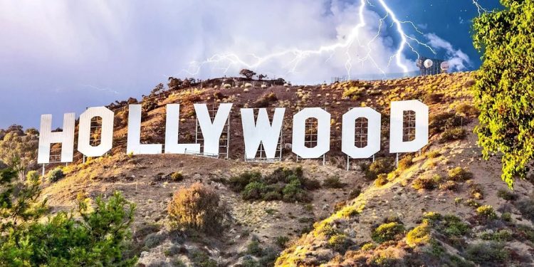 فرض رسوم جمركية بنسبة 100% على الأفلام المنتَجة خارج أميركا