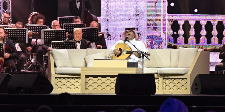 محمد عبده يطرب الجمهور بحفل عيد الأضحى في دبي 1 محمد عبده يطرب الجمهور بحفل عيد الأضحى في دبي
