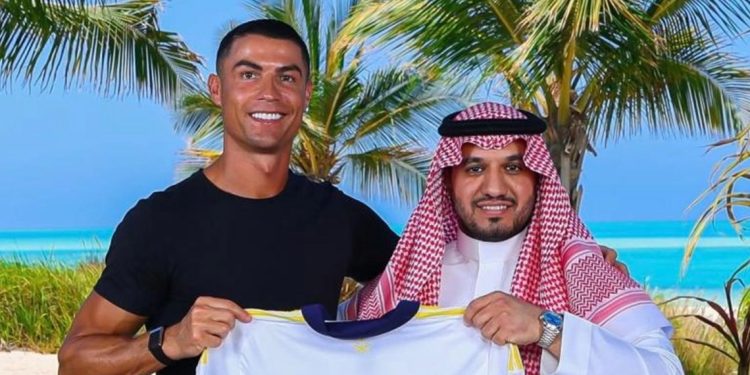 رونالدو يُجدد عقده مع نادي النصر السعودي 1 رونالدو يُجدد عقده مع نادي النصر السعودي