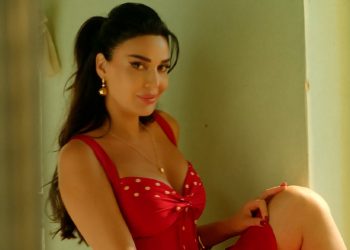 سيرين عبد النور تعود بقوة بأغنيتها الجديدة عاملن عقدة