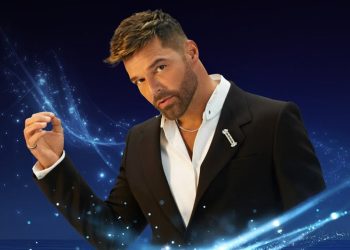 ريكي مارتن يحيي حفله الأول في أبوظبي بهذا الموعد