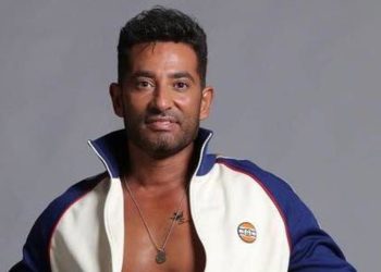 معجية تلاحف عمرو سعد بشكل جنوني حتى منزله وتدخل قانوني لإبعادها