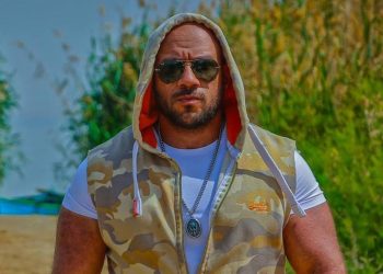 أحمد مكي يقاضي مديرة أعماله لأسباب مالية