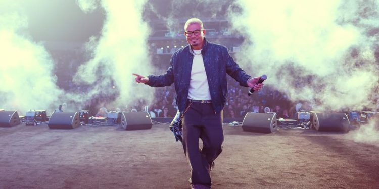 عمرو دياب على مسرح كوكاكولا أرينا بهذا الموعد 1 عمرو دياب على مسرح كوكاكولا أرينا بهذا الموعد