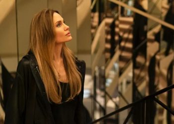 بالفيديو الإعلان الأول لفيلم أنجلينا جولي الجديد Couture