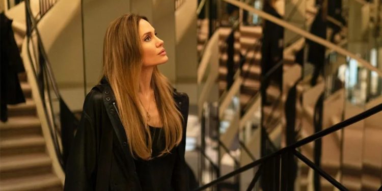بالفيديو الإعلان الأول لفيلم أنجلينا جولي الجديد Couture