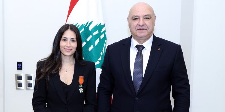 الرئيس عون يستقبل هبة طوجي بعد تكريمها بوسام الأرز الوطني 1 الرئيس عون يستقبل هبة طوجي بعد تكريمها بوسام الأرز الوطني