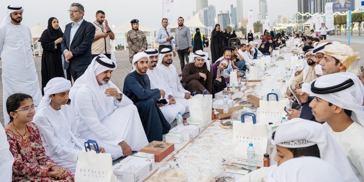 أطول مأدبة إفطار على كورنيش أبوظبي في يوم زايد للعمل الإنساني 1 أطول مأدبة إفطار على كورنيش أبوظبي في يوم زايد للعمل الإنساني