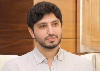 محمد شاكر يثير قلق الجمهور بصورة من المستشفى