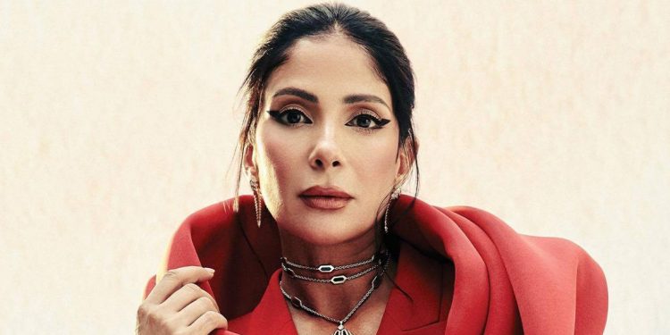 منى زكي منتجة للمرة الأولى بفيلم من هوليوود