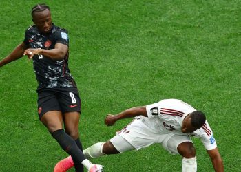 فيفا يعاقب المدافع القطري عاصم مادبو بإيقاف طويل