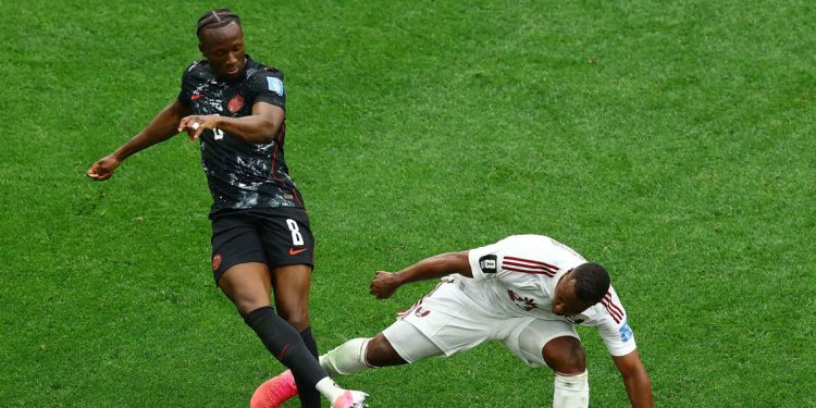 فيفا يعاقب المدافع القطري عاصم مادبو بإيقاف طويل