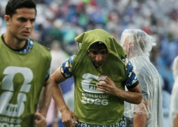 توقف مباراة العراق وفرنسا في كأس العالم بسبب الأحوال الجوية