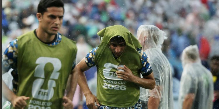 توقف مباراة العراق وفرنسا في كأس العالم بسبب الأحوال الجوية 1 توقف مباراة العراق وفرنسا في كأس العالم بسبب الأحوال الجوية