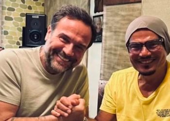عمرو دياب يستعد لألبومه الجديد وصورة من الاستوديو تشعل الحماس