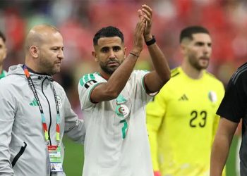 قائد منتخب الجزائر رياض محرز يعتزل بعد الإقصاء من كأس العالم 2 قائد منتخب الجزائر رياض محرز يعتزل بعد الإقصاء من كأس العالم