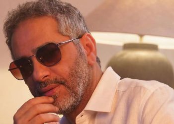 المحكمة ترفع قرار منع السفر عن فضل شاكر وتسلمه جواز سفره