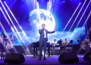 مروان خوري يشعل رومانسية «أعياد بيروت» ويغني هاني شاكر