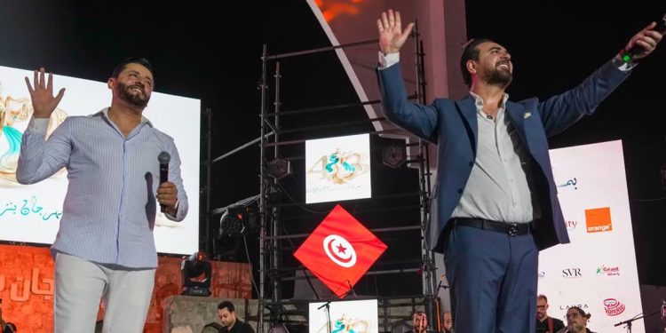 رؤوف ماهر ووائل جسار يصنعان الحدث في مهرجان بنزرت بسهرة "Sold Out” وديو تاريخي 1 رؤوف ماهر ووائل جسار يصنعان الحدث في مهرجان بنزرت بسهرة “Sold Out” وديو تاريخي