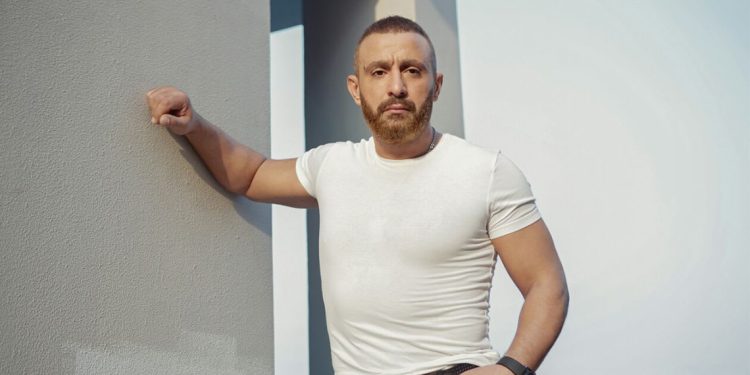 أحمد السقا يكشف حقيقة زواجه مرة جديدة