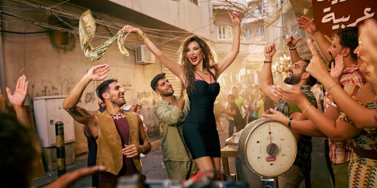 نانسي عجرم تجدّد تعاونها مع جو بو عيد في «بستفزّك»… جرأة ودلع بعد 12 عاماً! 1 نانسي عجرم تجدّد تعاونها مع جو بو عيد في «بستفزّك»… جرأة ودلع بعد 12 عاماً!