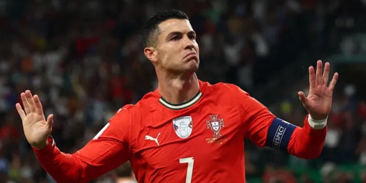 رونالدو يترك منتخب البرتغال في مأزق اقتصادي.. غيابه يهدد القيمة التسويقية للفريق 1 رونالدو يترك منتخب البرتغال في مأزق اقتصادي.. غيابه يهدد القيمة التسويقية للفريق